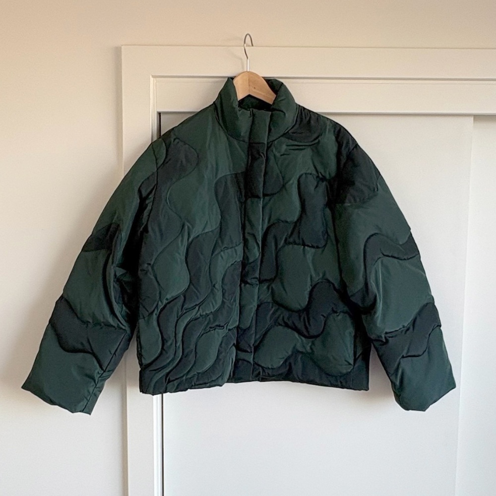 Paloma Wool Hokusai Puffer Dark Green
